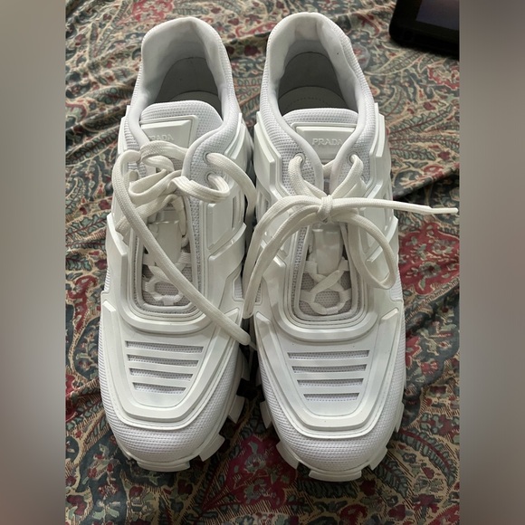 Brand: Prada
	•	Size: 40 (equivalent to US women’s size 9)
	•	Color: White - Picture 3 of 6